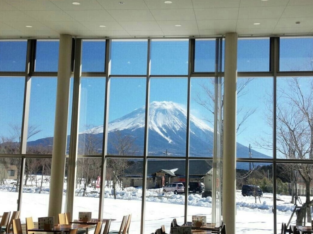 ビュッフェレストランふじさん店内からの富士山景色
