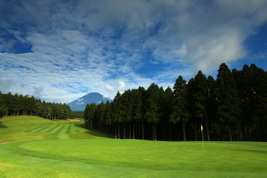 富士山を一望できるリゾートコース