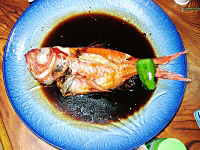 宿泊の夕食には、金目の煮魚が赤ムツ（ノドクロ）の煮魚がつく。