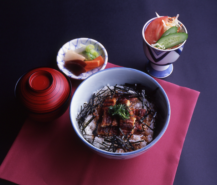 うなぎのまぶし丼　1，700円