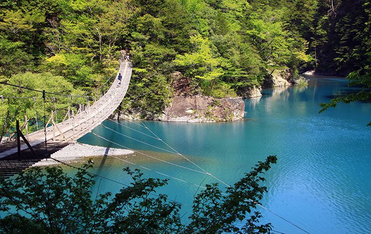 大人気の「夢のつり橋」