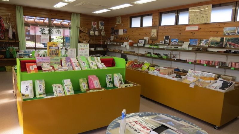 販売所内の商品展示の様子