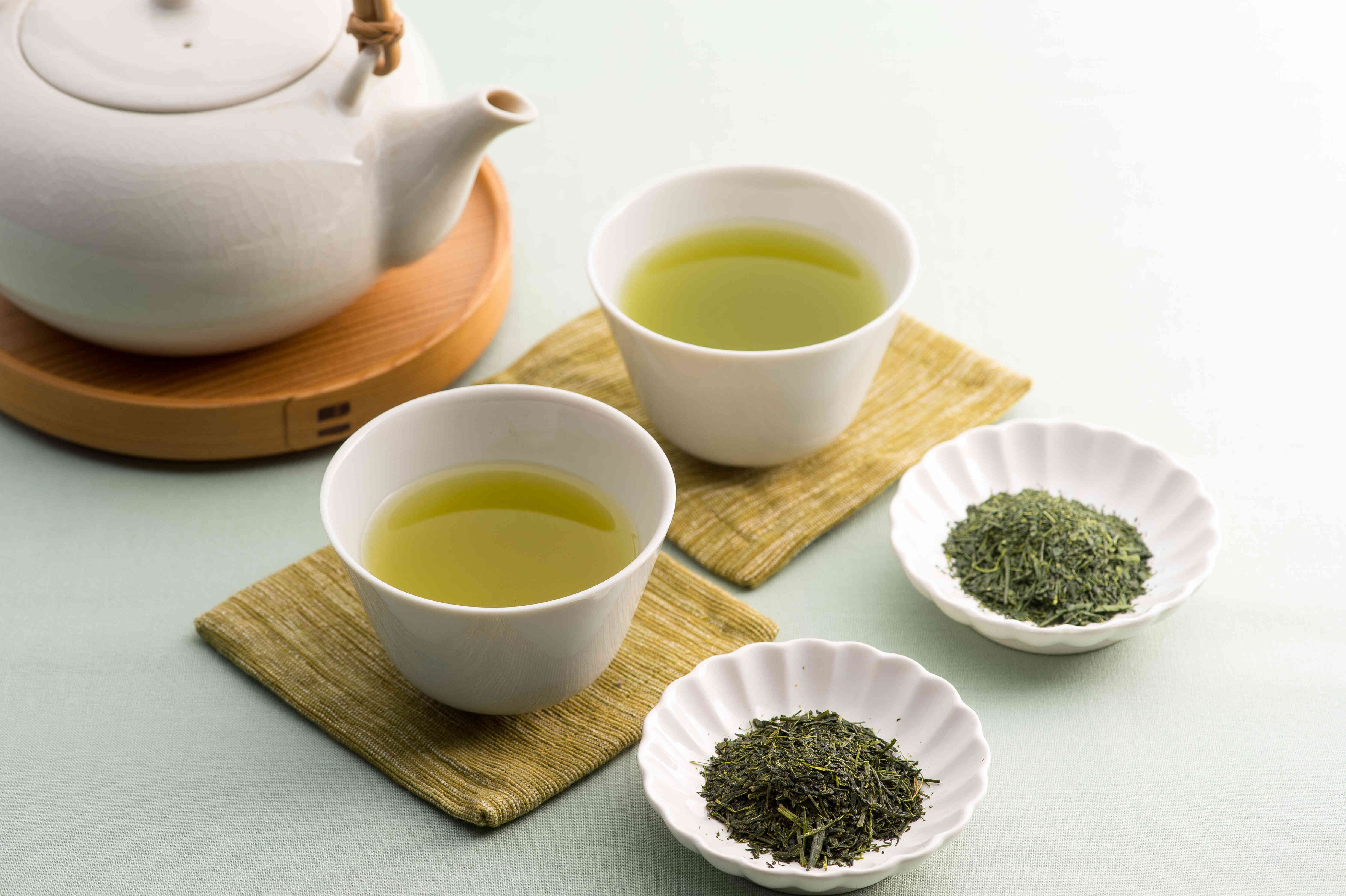 静岡本山茶・川根茶を中心とした深蒸し煎茶を取り揃えております。