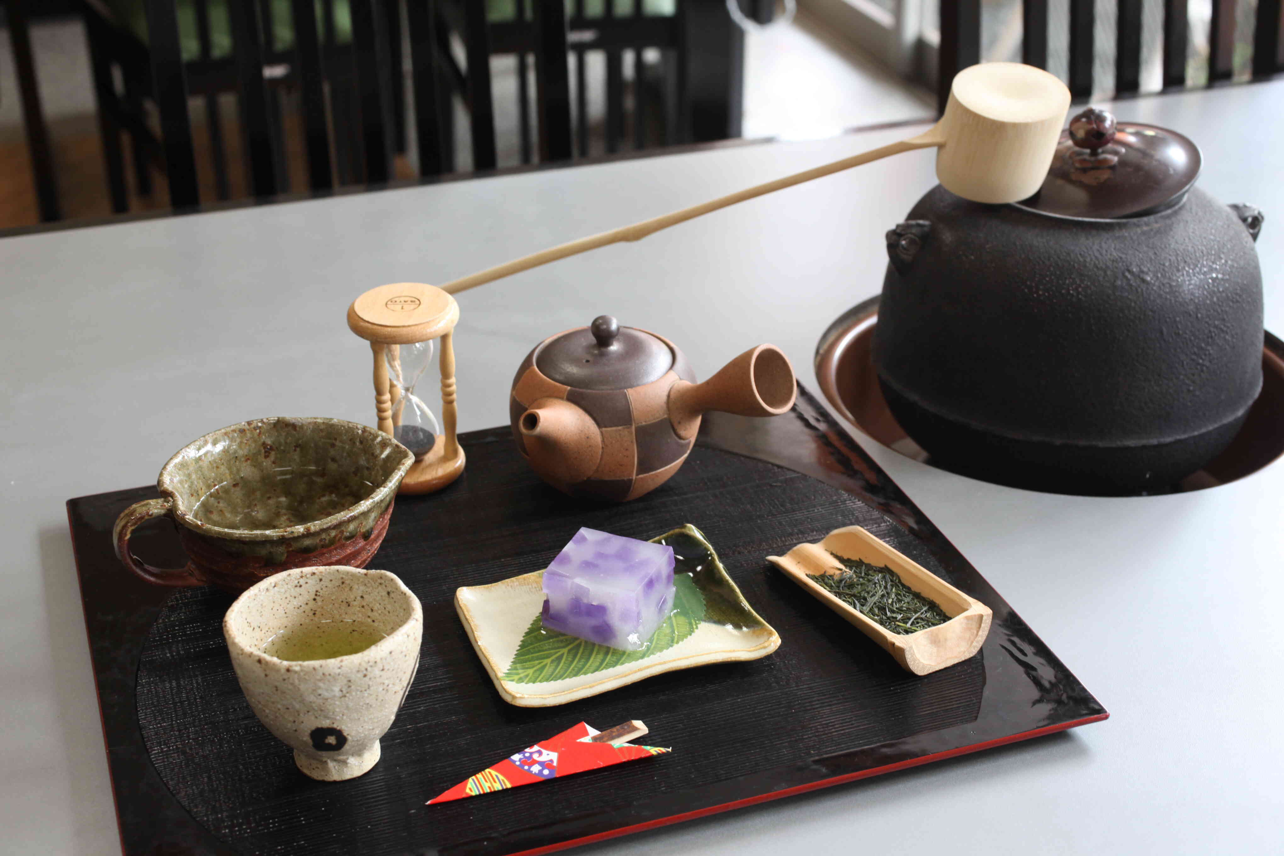 Cafeスペースでは、茶釜で色んな川根茶がお楽しみいただけます。