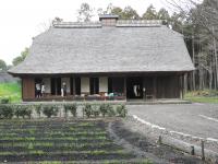 広見公園のふるさと村歴史ゾーンに移築復原された市内最古の民家である稲垣家住宅