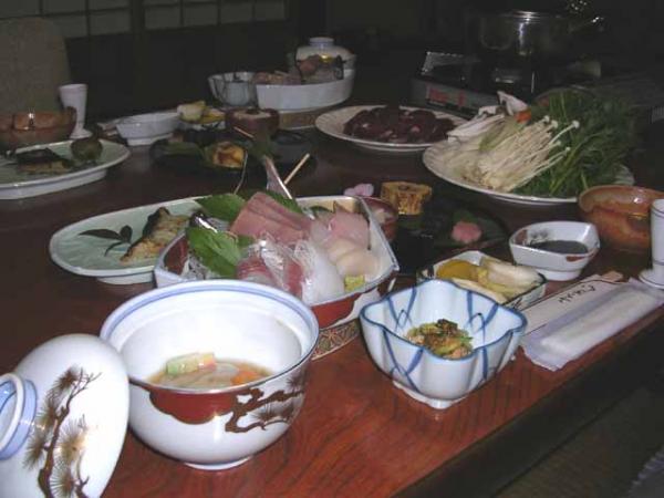 和食のお夕食は、築150年の離れの古民家でお召し上がりください