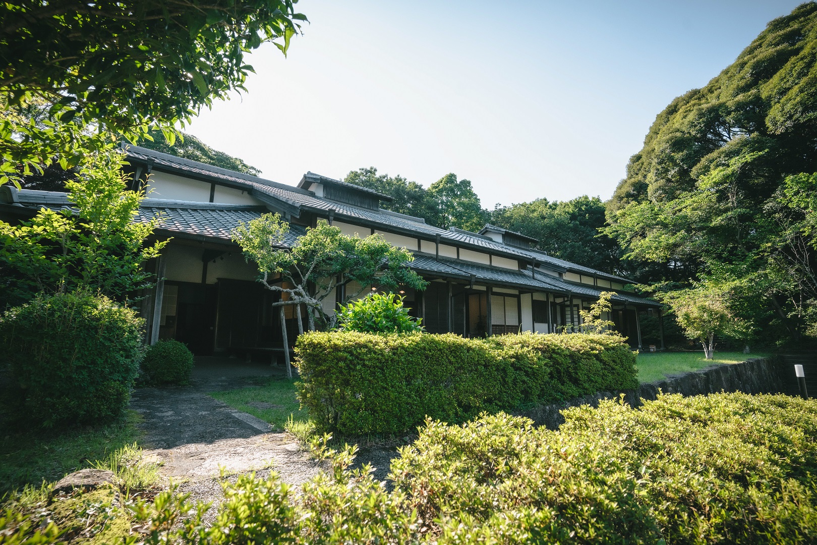 旧東海道金谷坂石畳に隣接した古民家作りの建物。景色もよく縁側に腰掛ける方もいらっしゃいます。