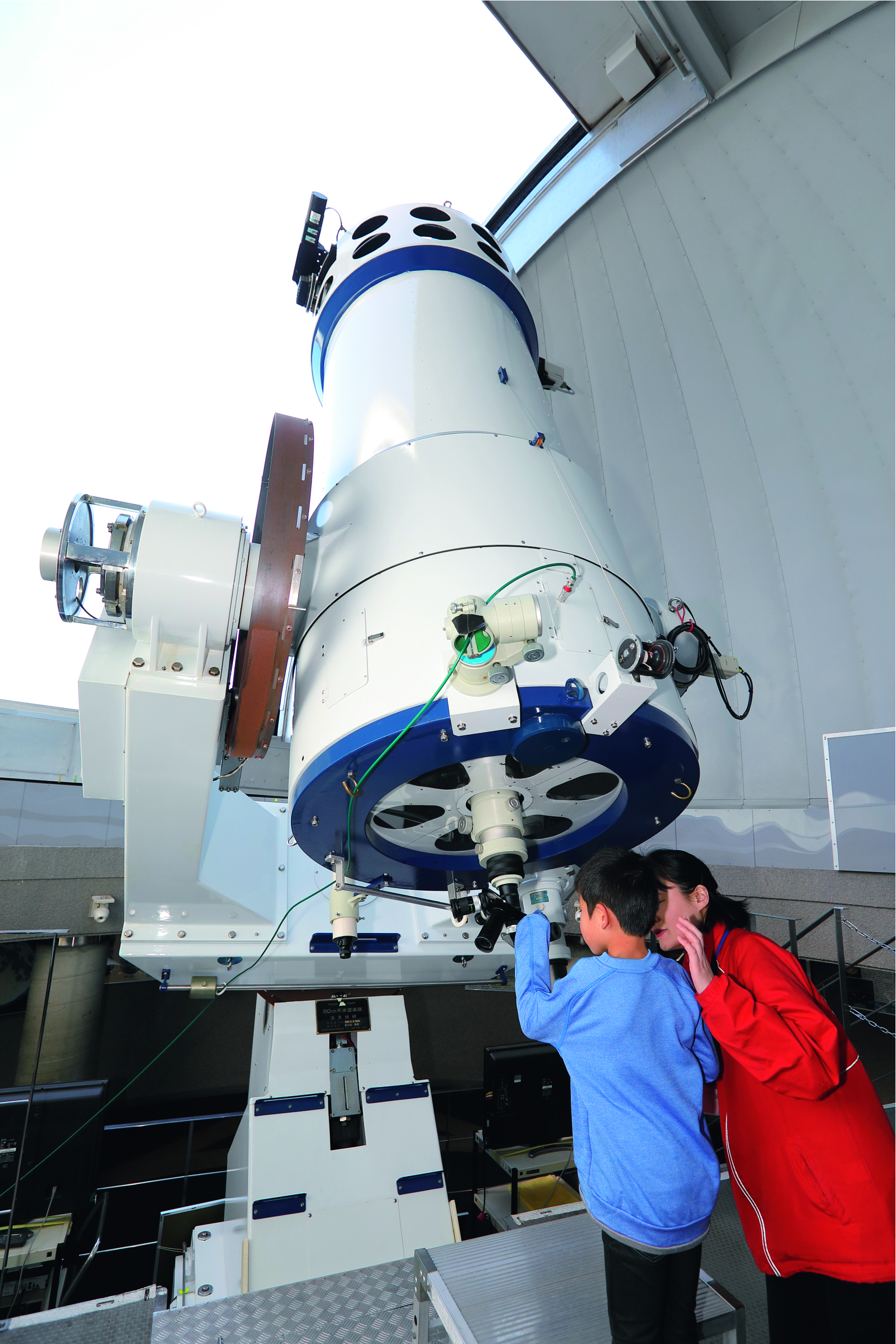 大型望遠鏡を紹介する天文台見学会