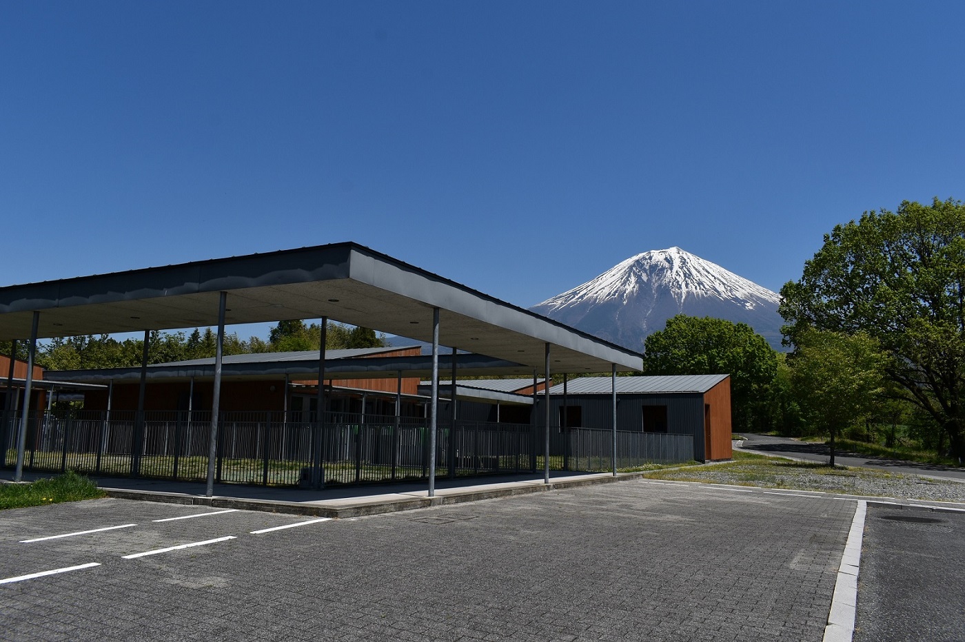 富士ハーネスからは雄大な富士山を望めます