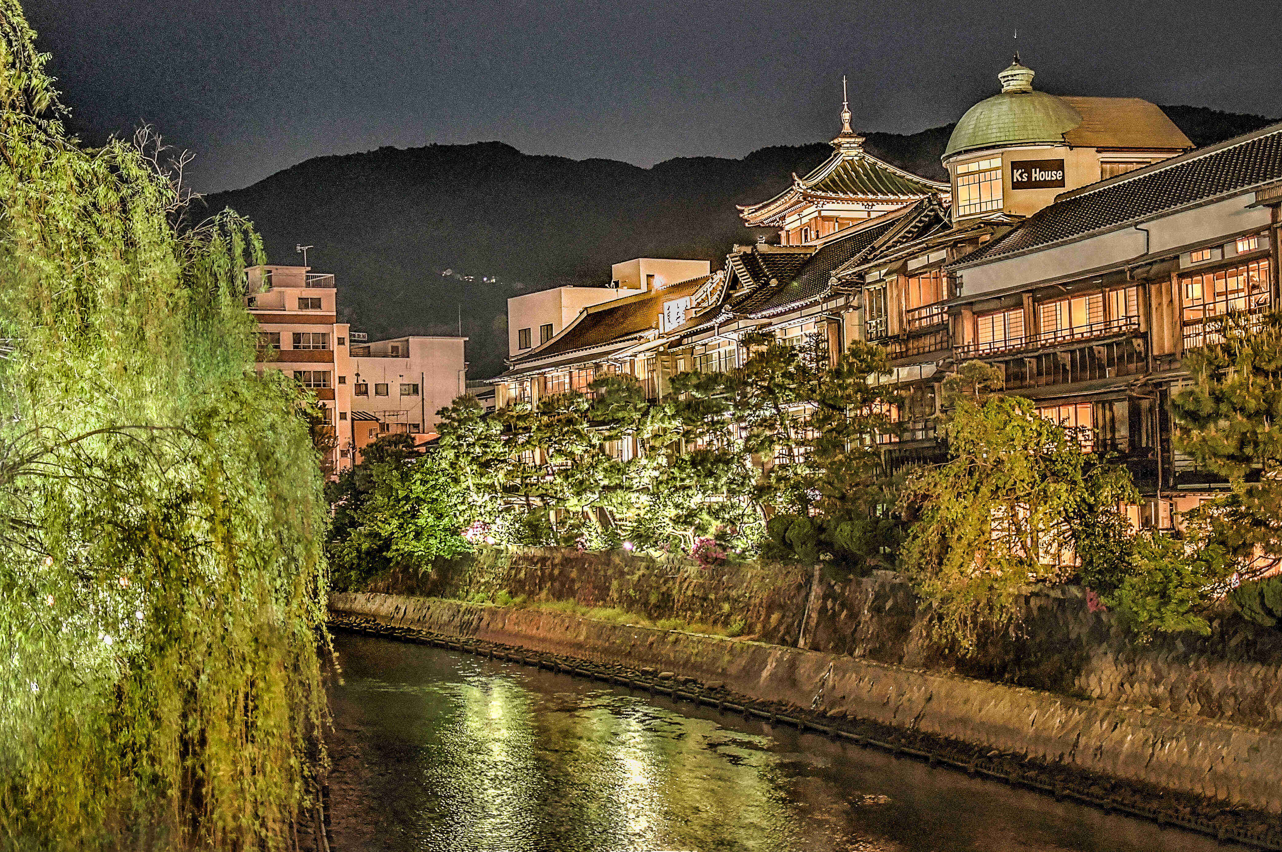 松川沿いの美しい景観がお楽しみいただけます。