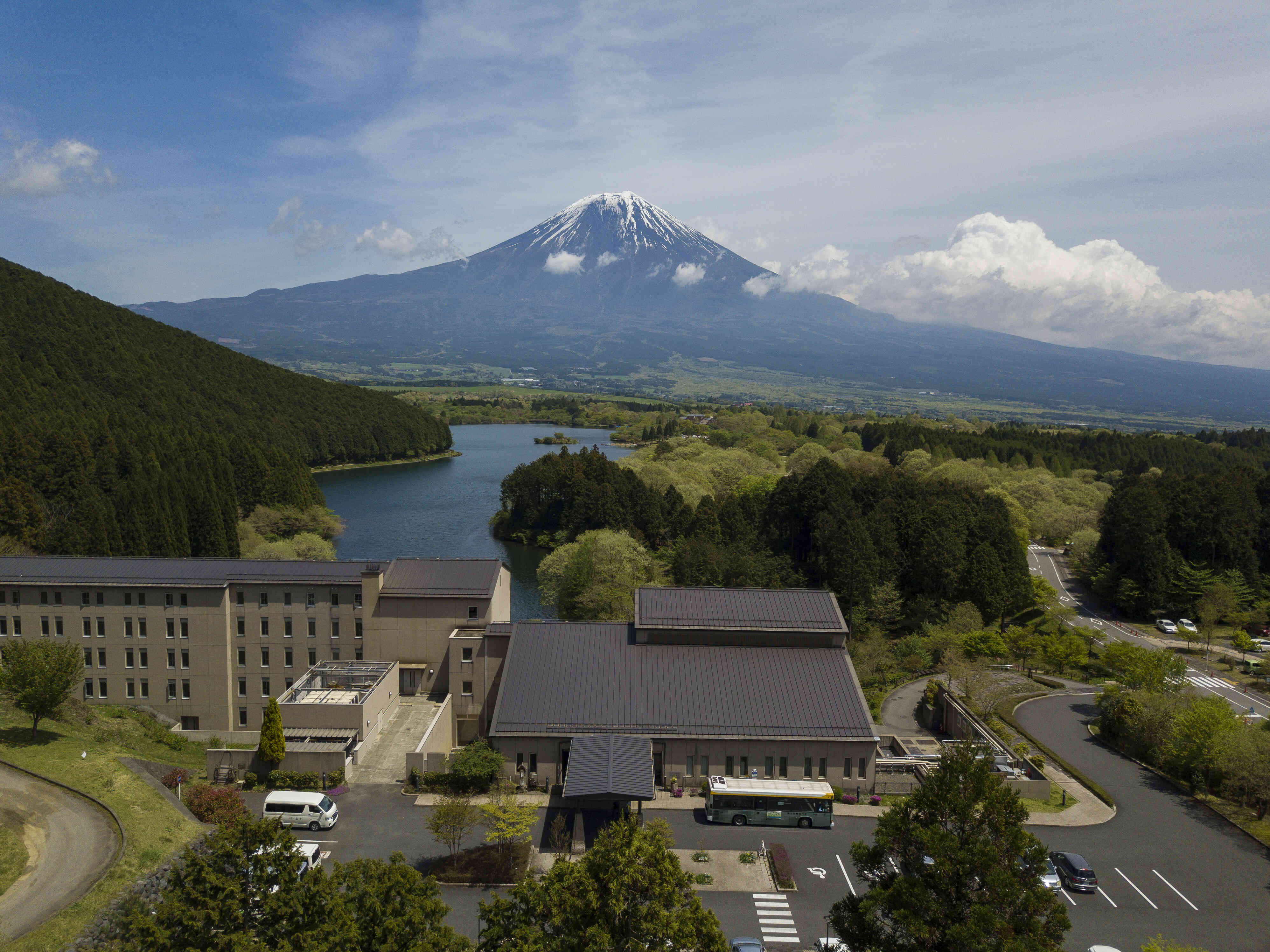 　富士山ビューのレイクサイドホテル＆スパ　　休暇村富士