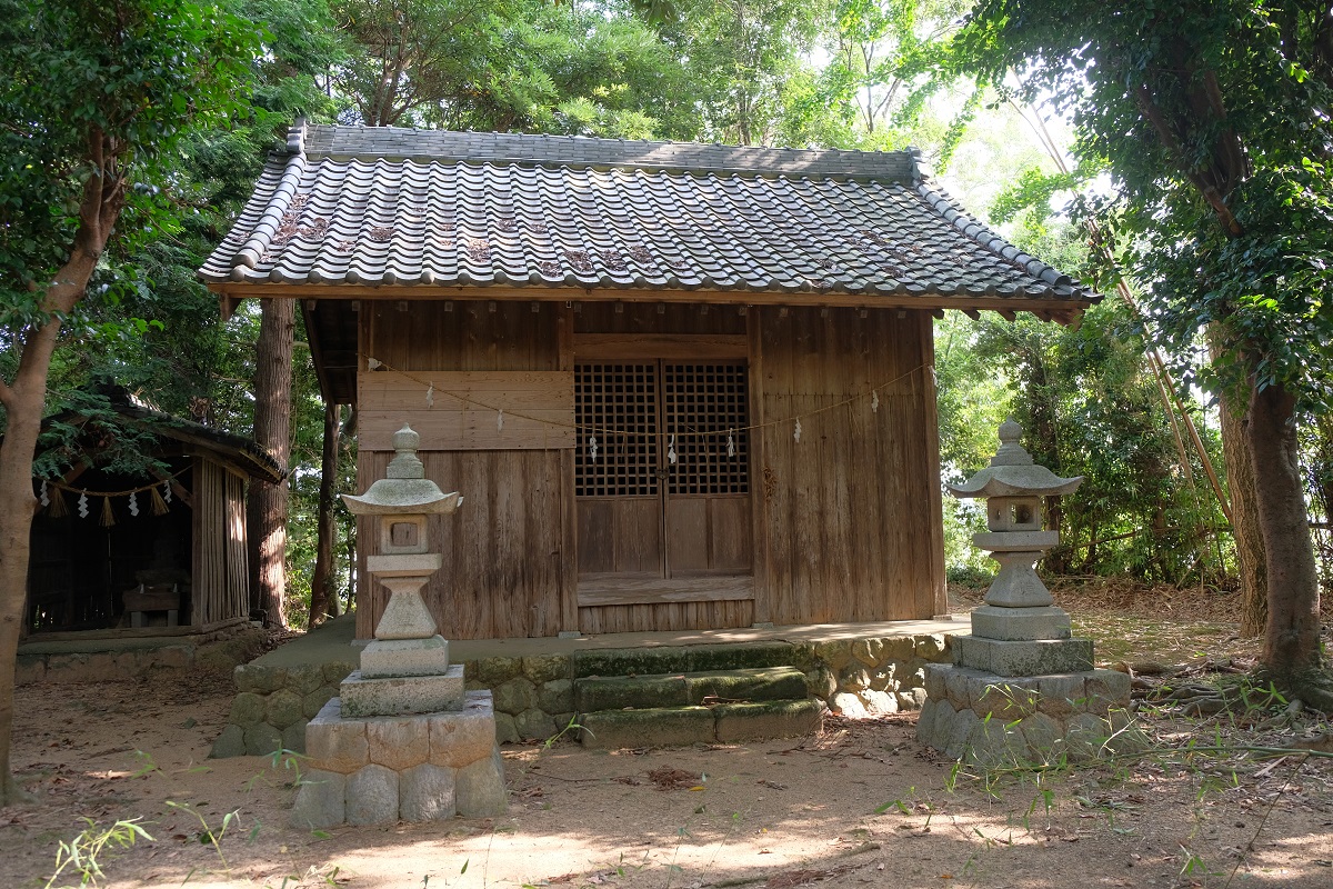 城跡に残る金山神社