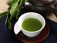 特産の静岡牧之原深蒸し煎茶でまずは一服どうぞ♪