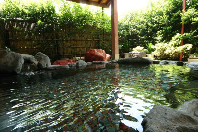 日本唯一の宝石露天風呂