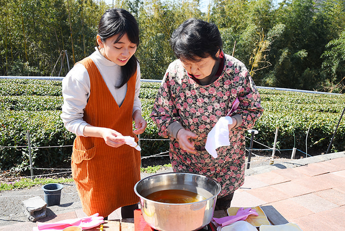 くちなしを使った染め物体験