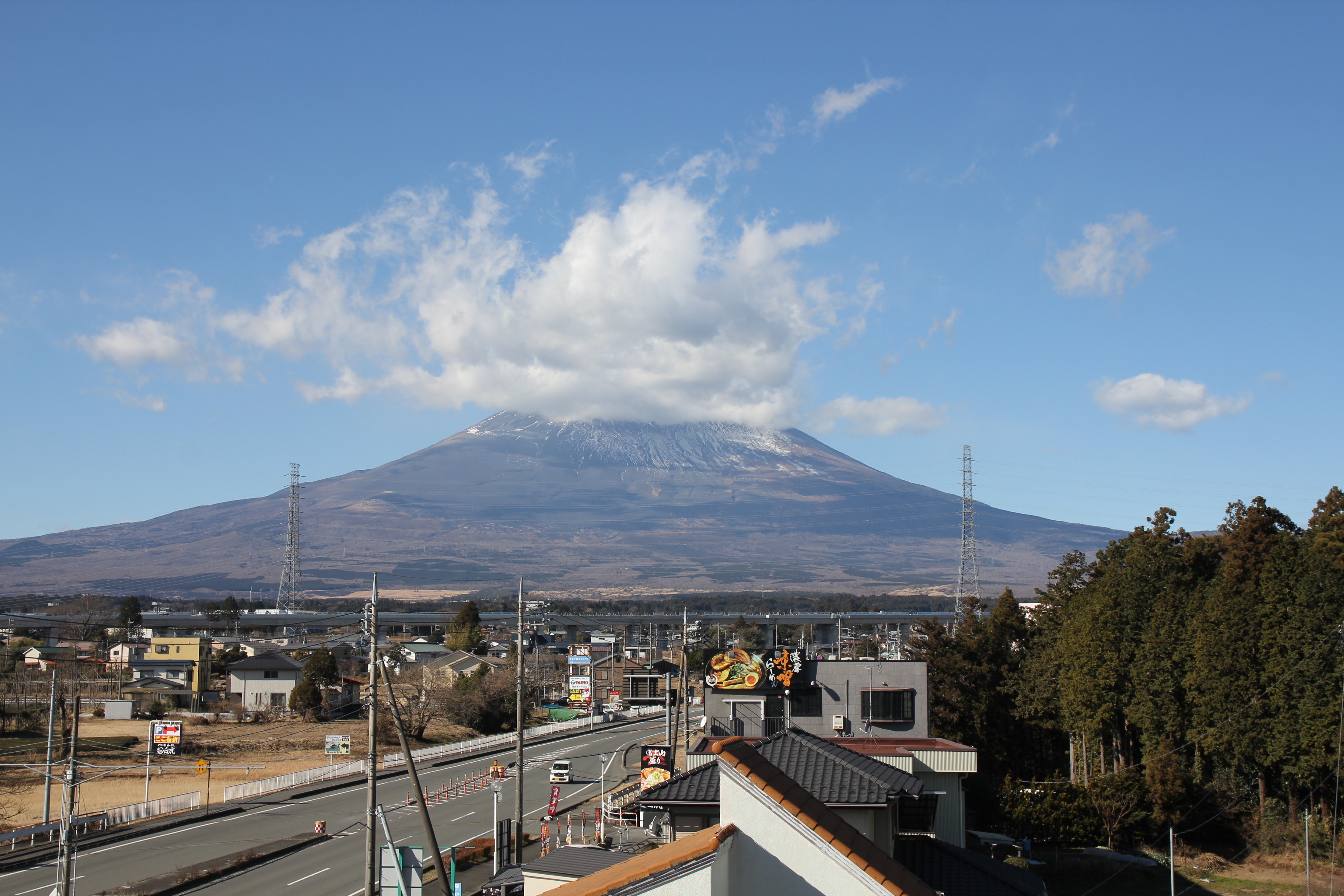 ４階、１２畳から富士山の眺め。