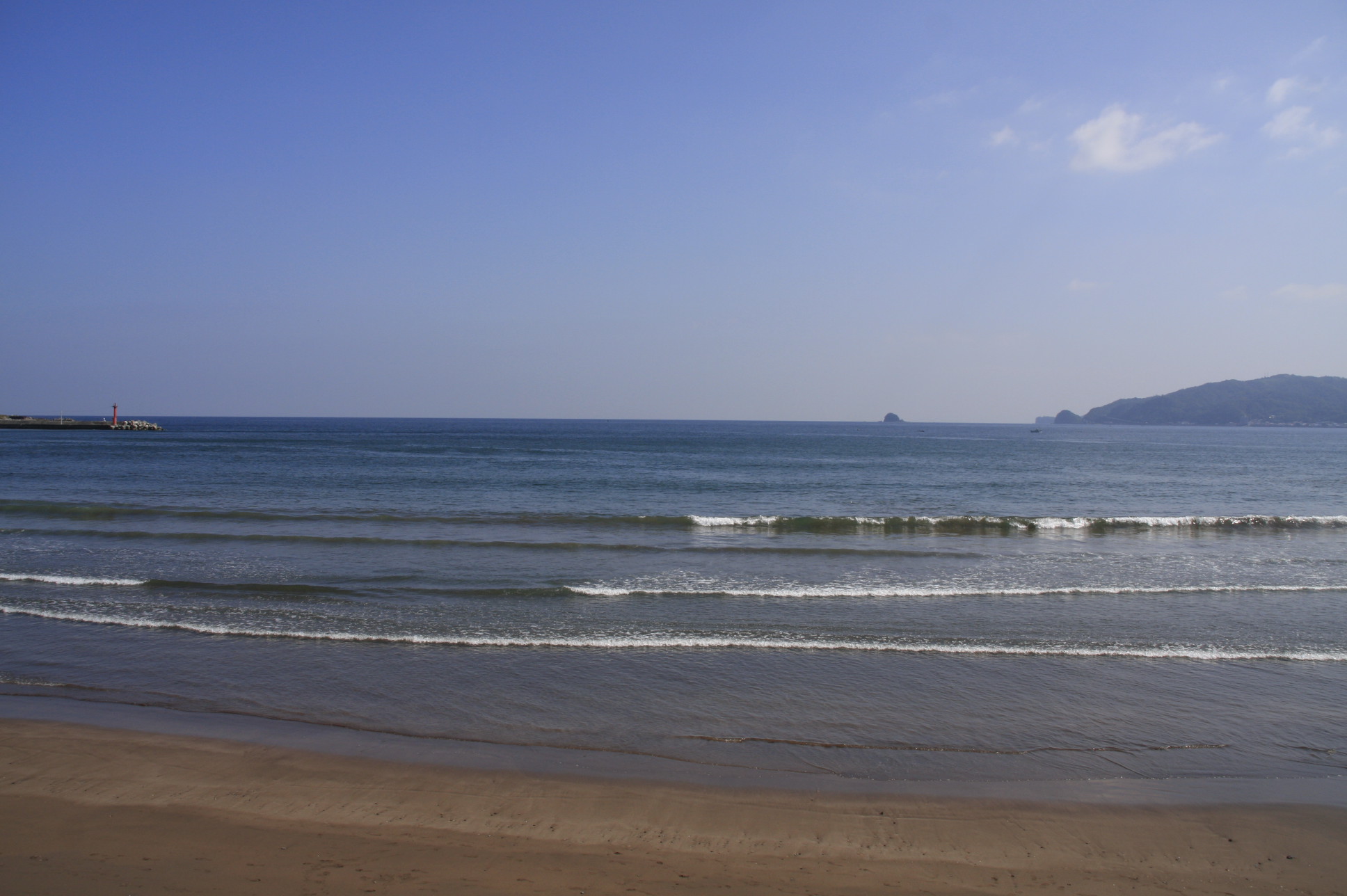 目の前の海岸です。遠浅ですので夏は海水浴で賑わいます。