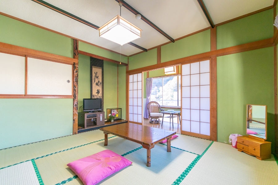 客室は和室タイプとなり7部屋ございます。エアコン付。
＜アメニティ＞バスタオル、フェイスタオル、歯ブラシ、浴衣、羽毛布団、
