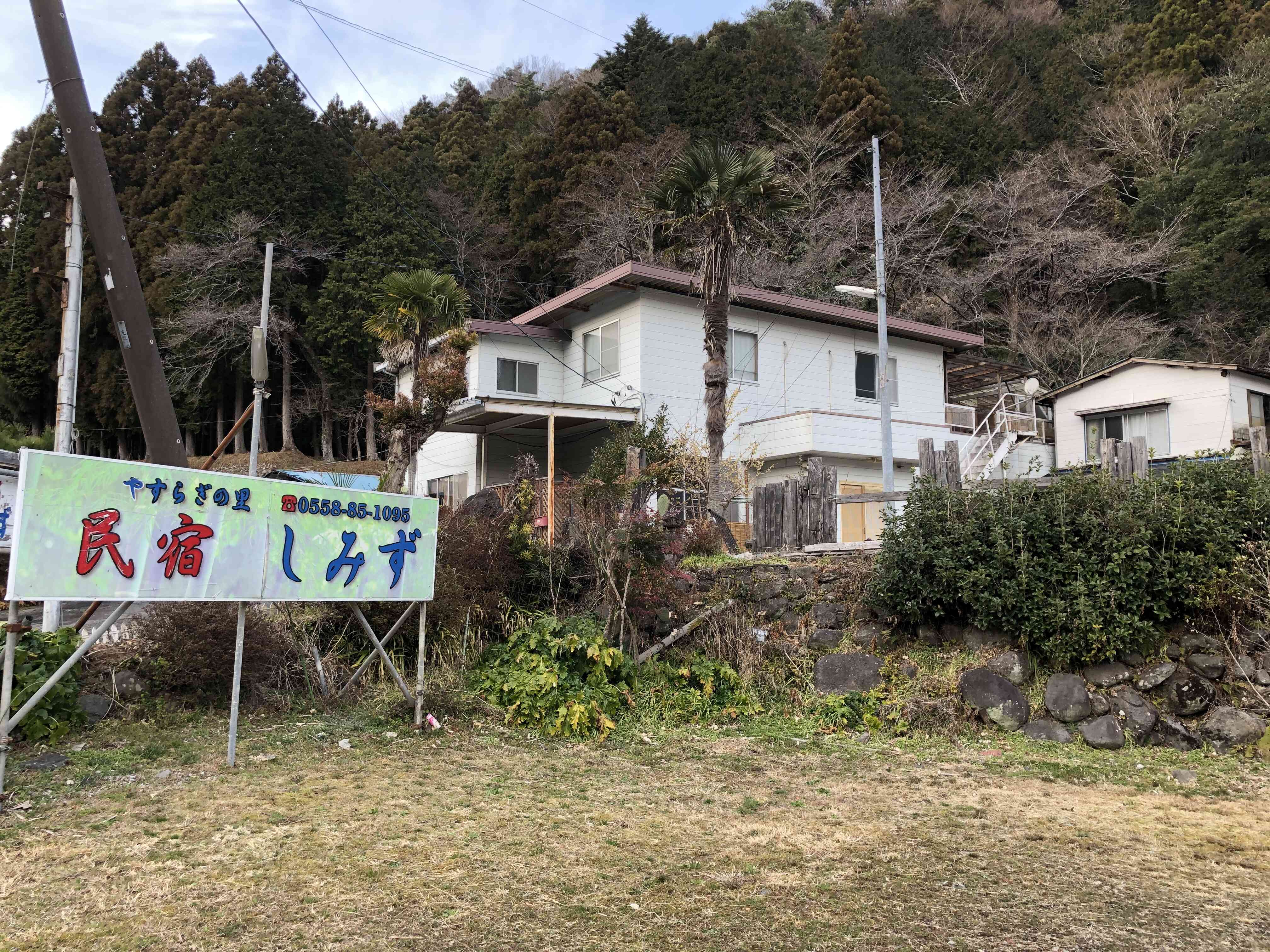 春の時期は、桜が満開
山に囲まれた静かな、やすらぎの里です。