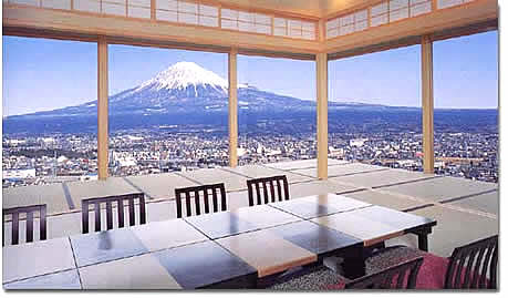富士山の一望できる宴室