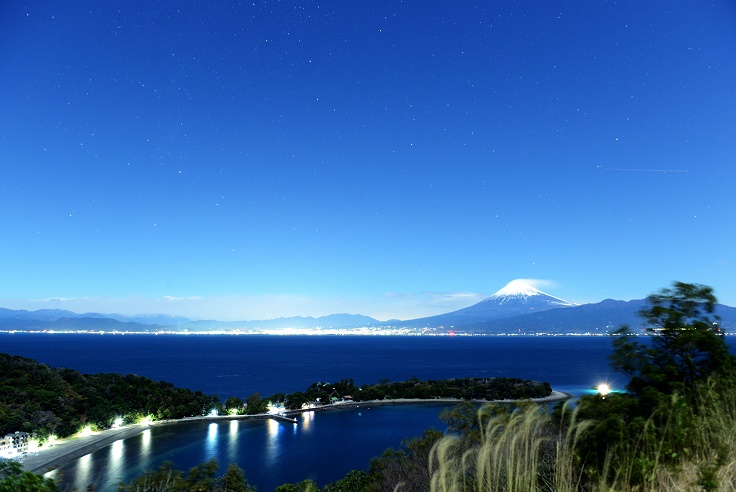 大瀬崎入口から夜の富士山