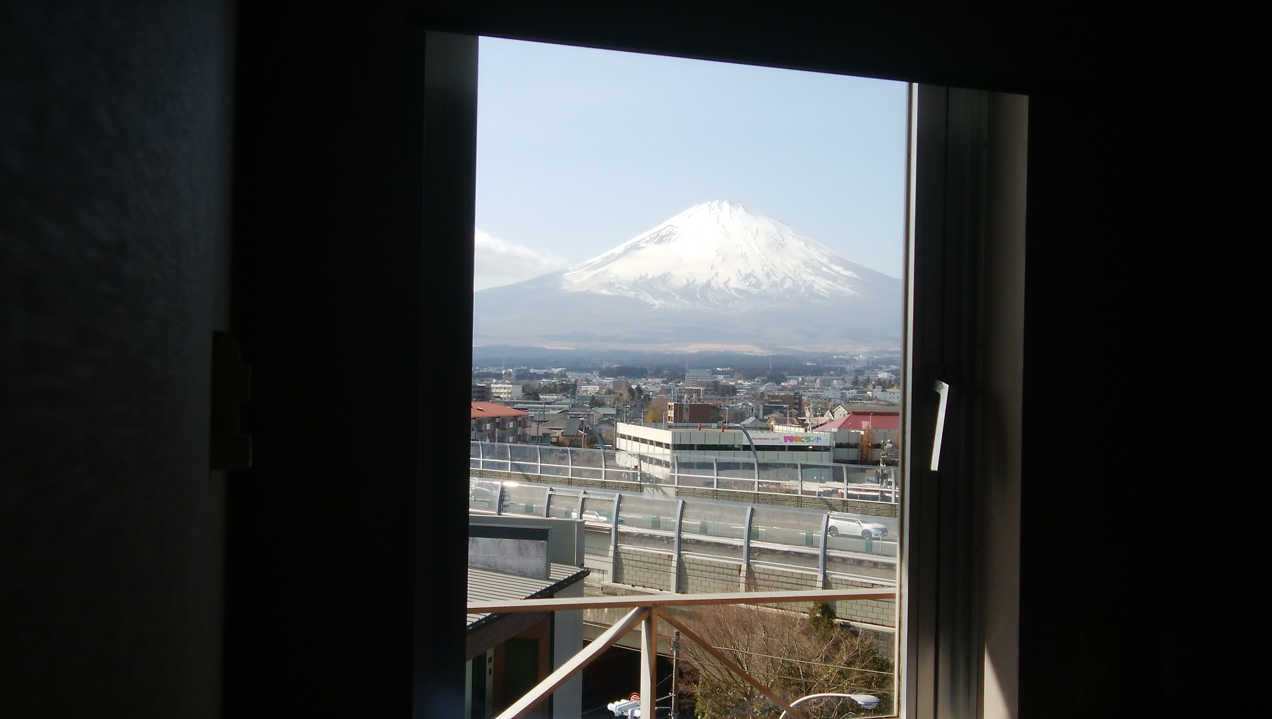富士山側・高階層のお部屋では、ベッドから富士山をみることができるお部屋もあります。