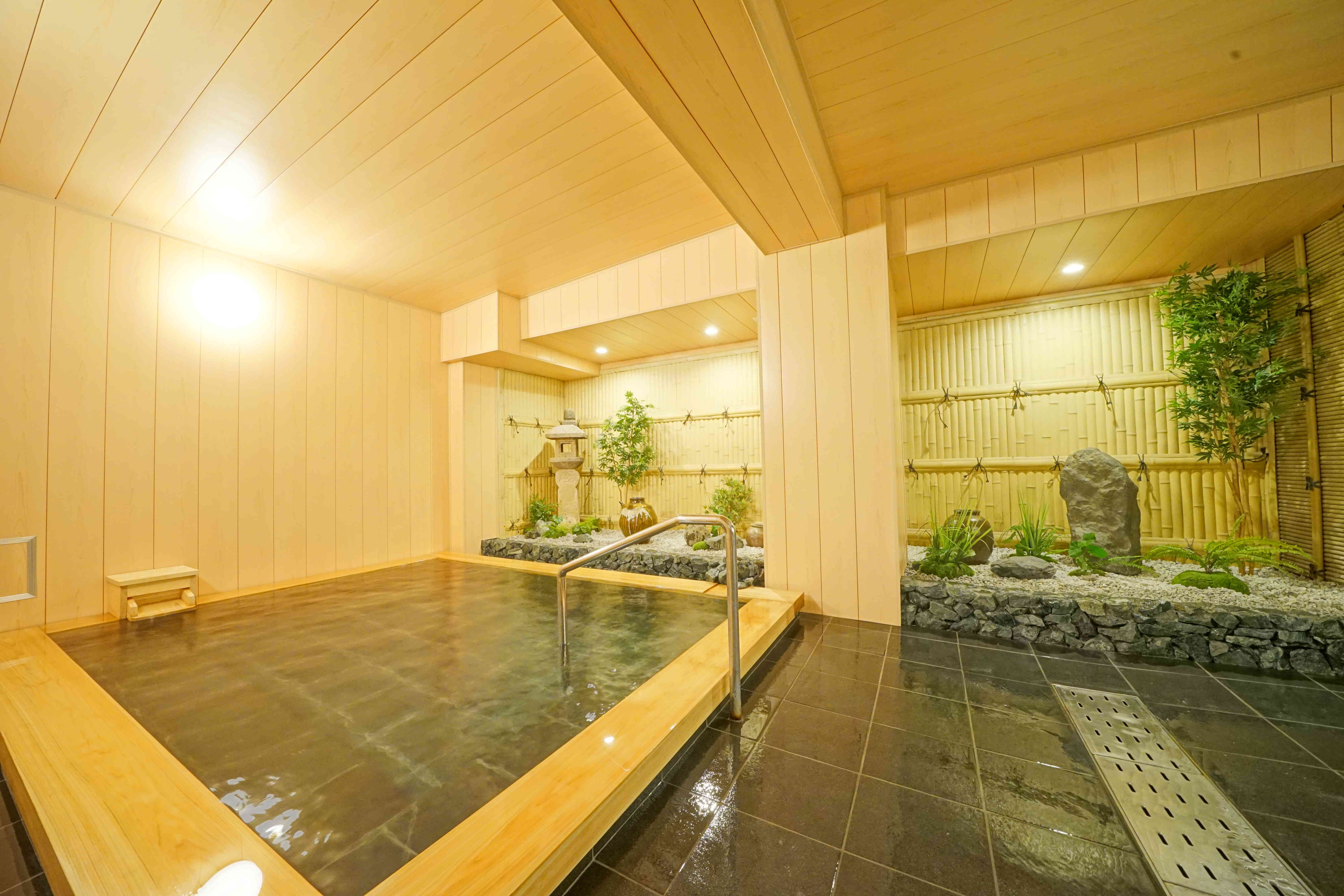 広々入れる「貸切風呂」(無料)