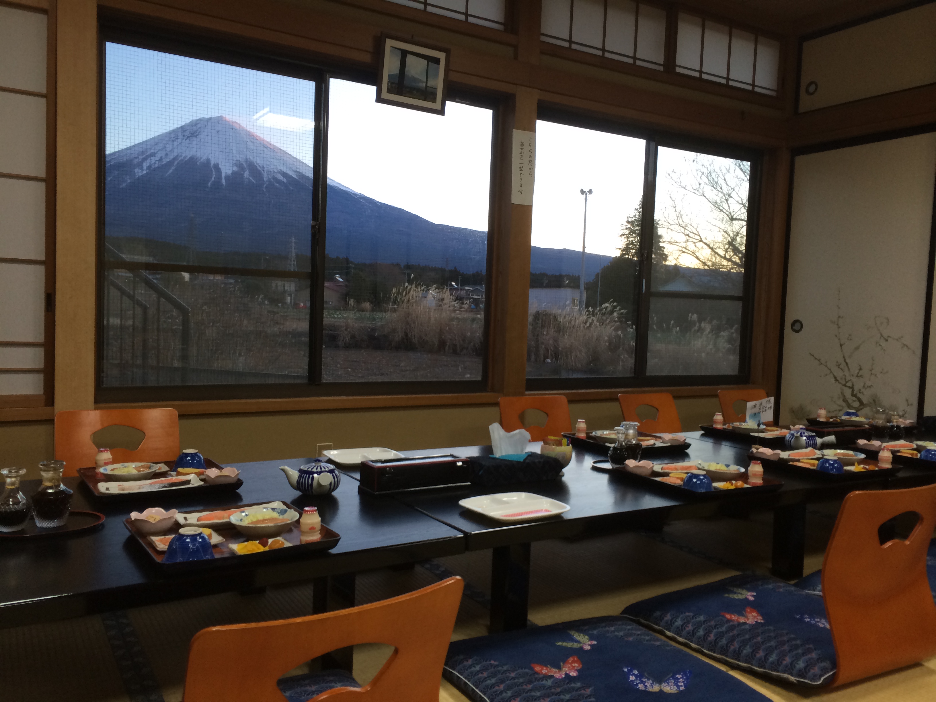 大広間での朝食