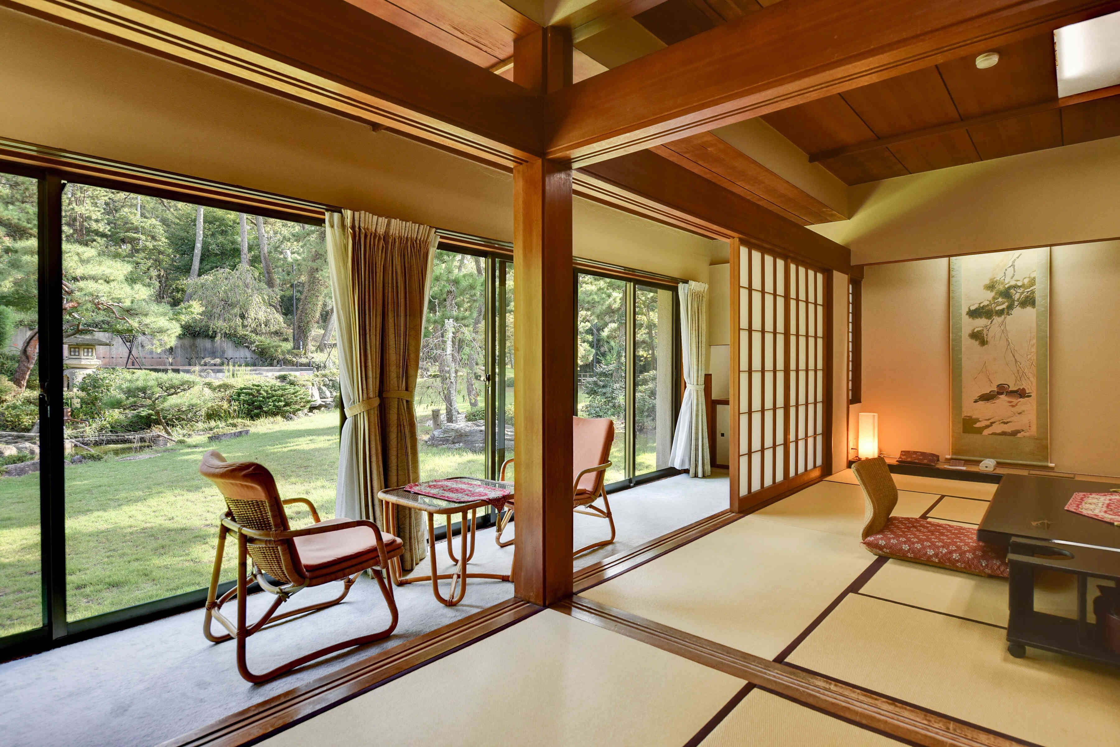 *【雅：1階】典雅な日本庭園が目の前に広がる、折々の旬の風情が漂う数奇屋風のお部屋です