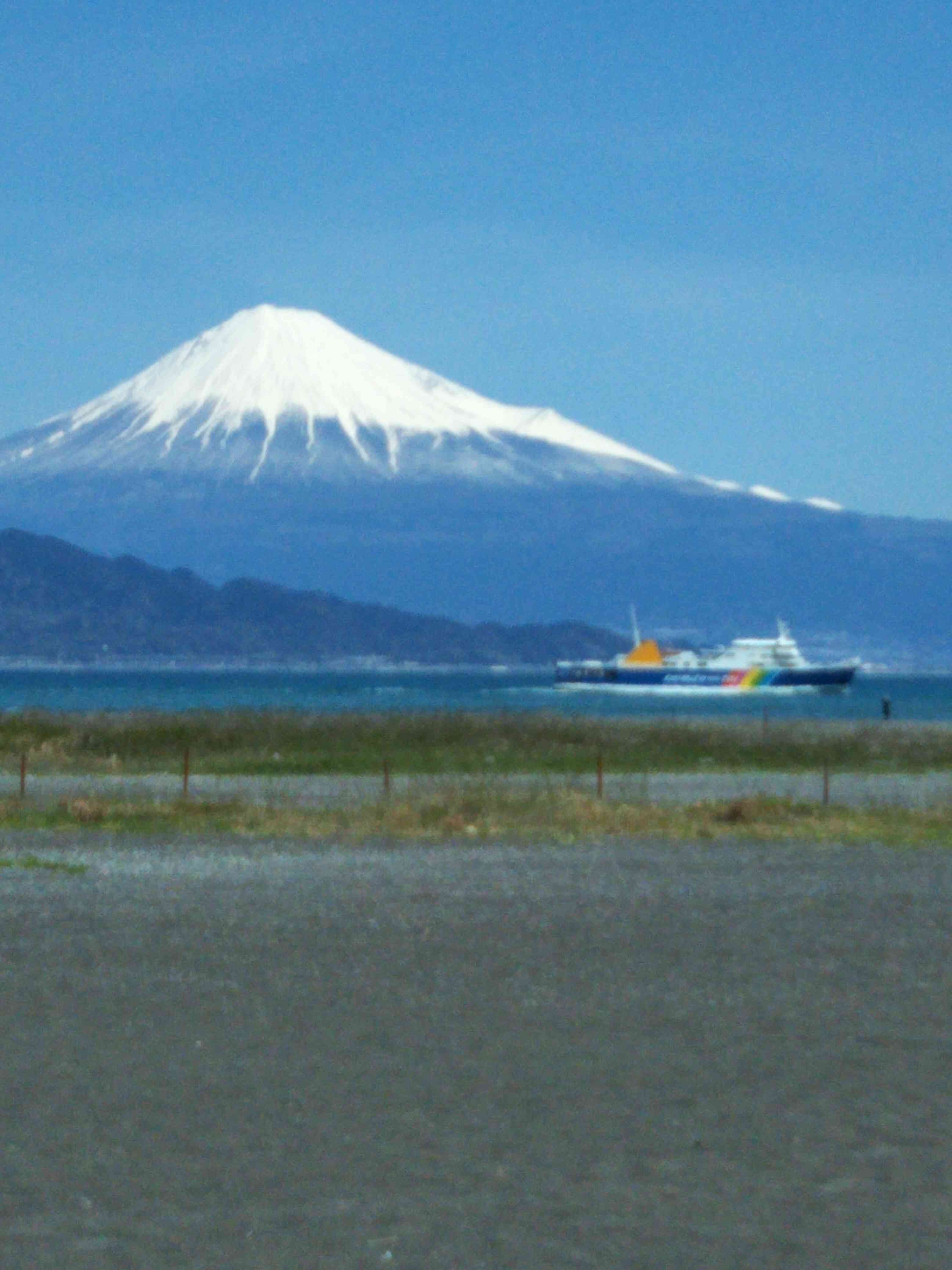 エスパルスドリームフェリーと富士山