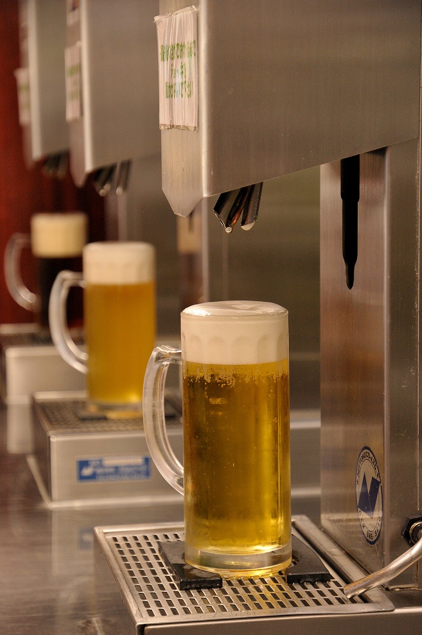 ５種類の地ビールは自動サーバーで飲み放題