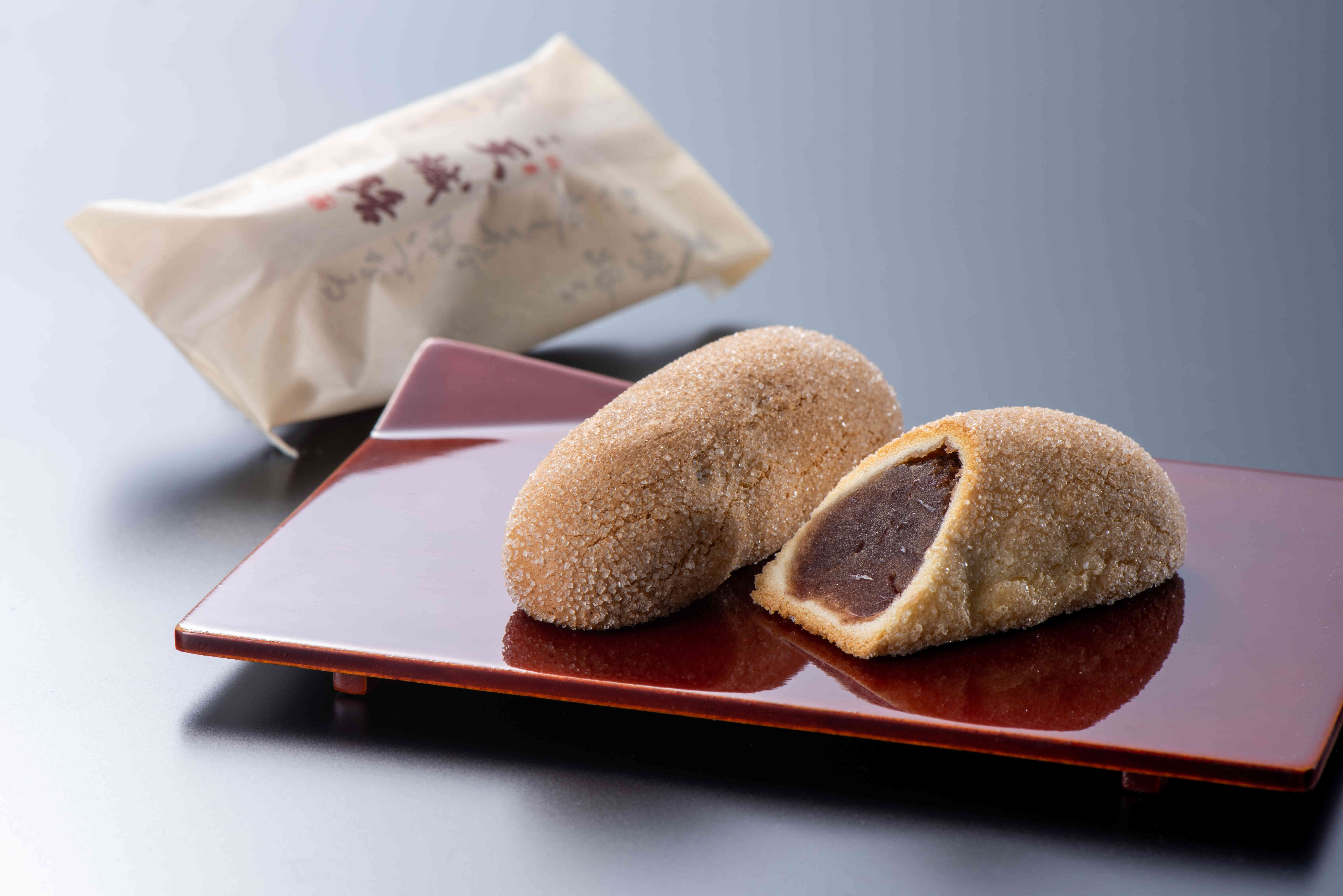創業以来の人気商品、銘菓「下田　天城路」　しっとりとした生地で粒餡を包みまろやかでくちどけの良い焼菓子です。