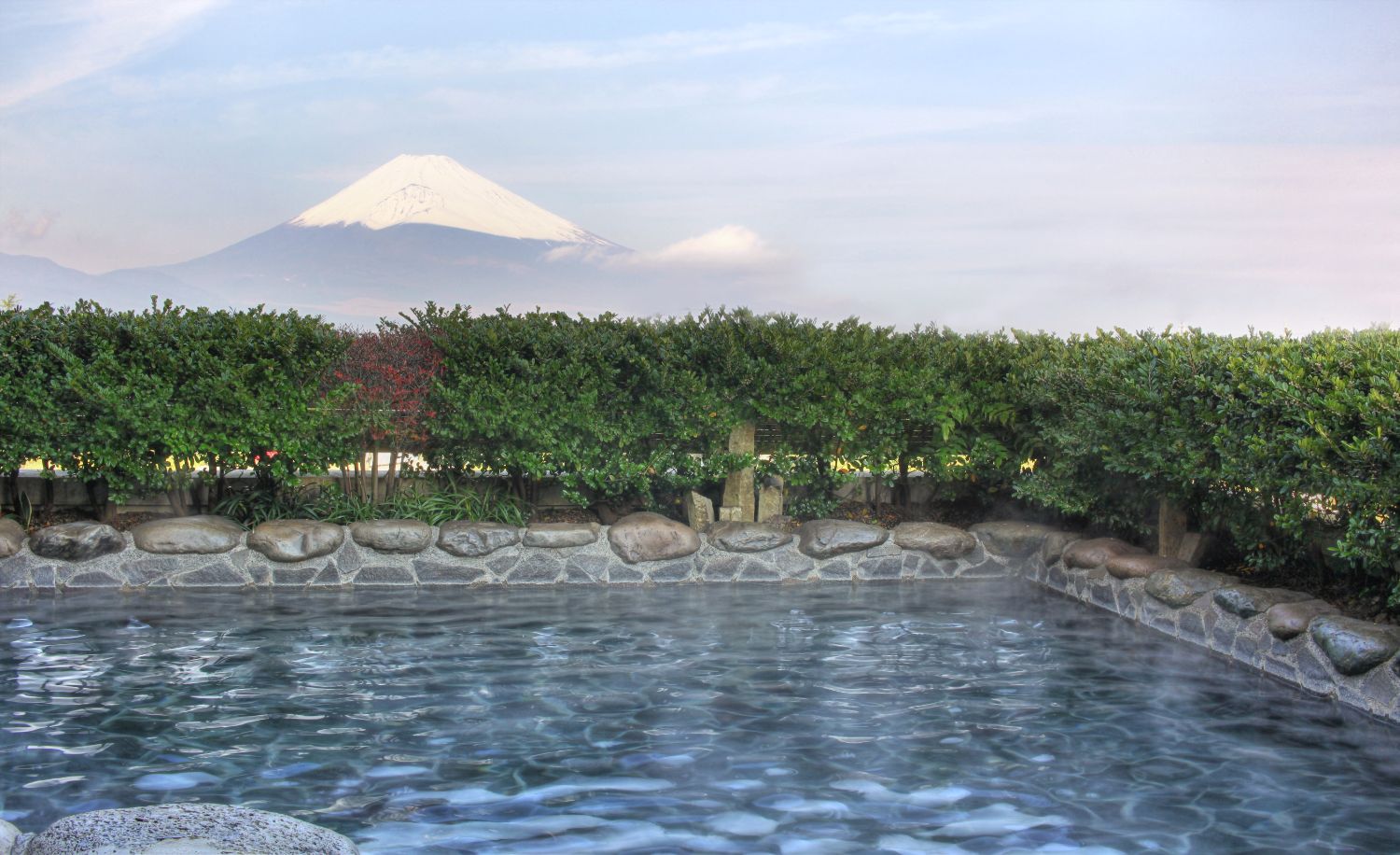 露天風呂からの眺めは最高です。富士山