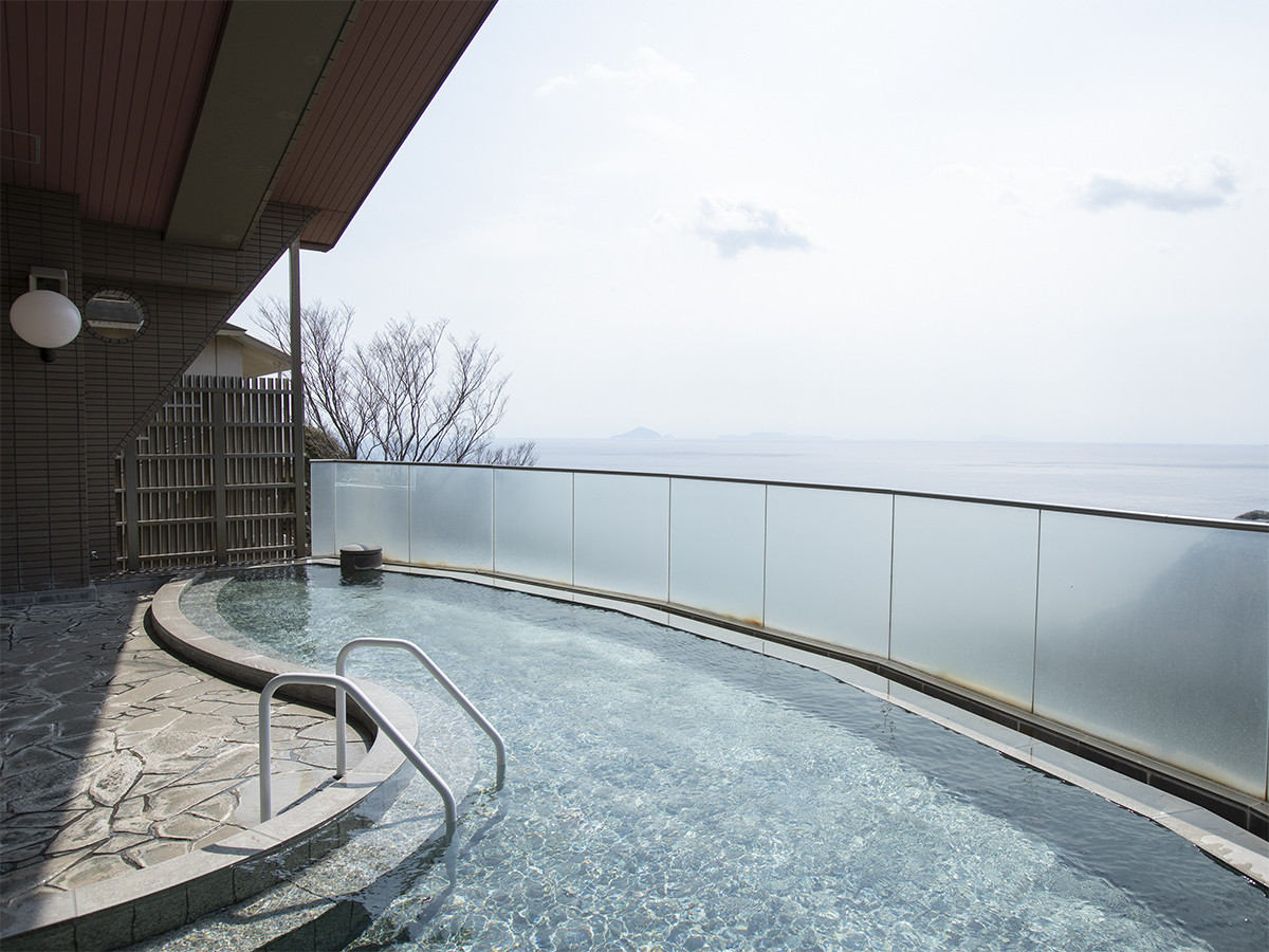 露天風呂からは熱川の絶景をお楽しみ下さい。