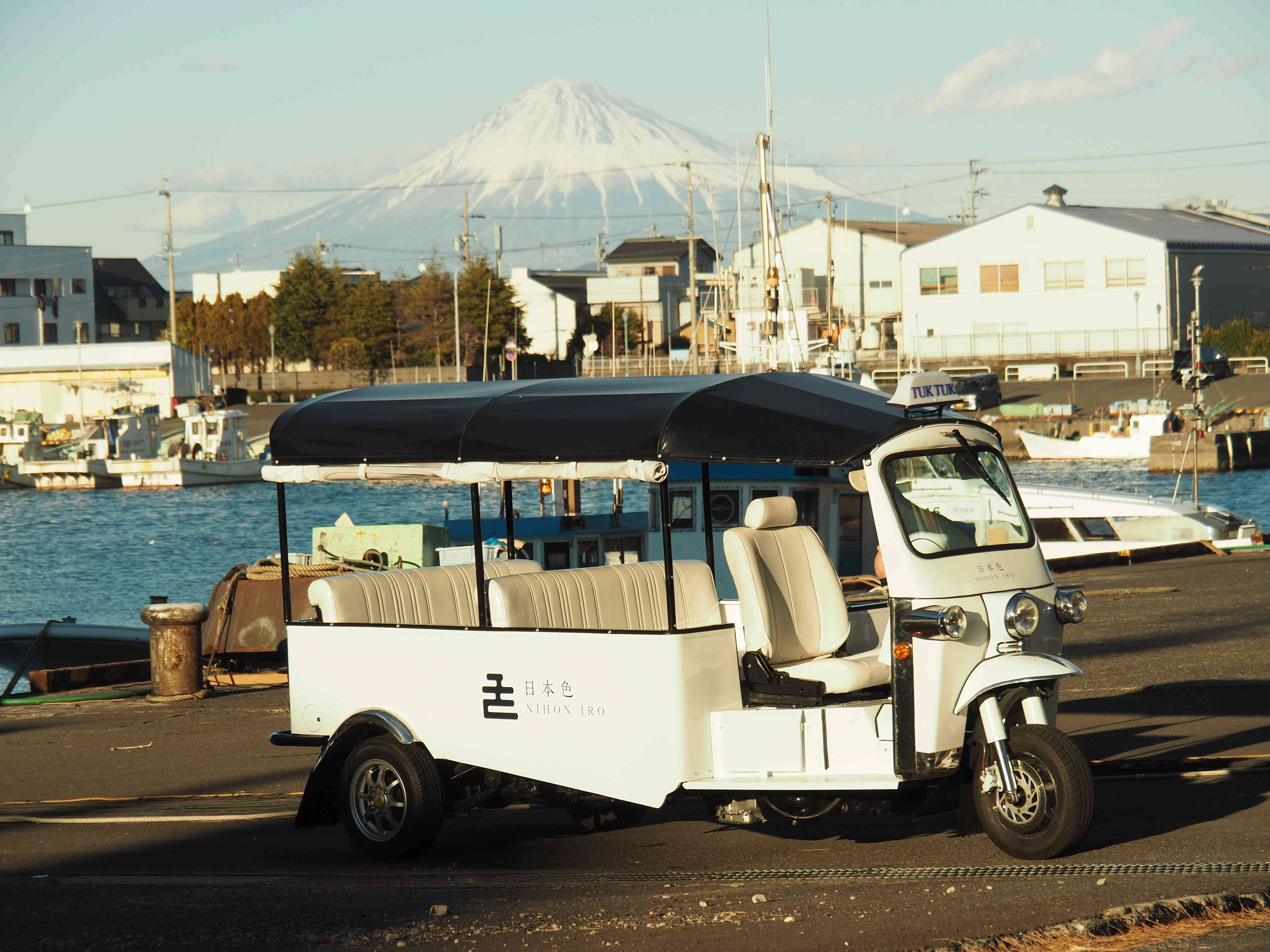 トゥクトゥク観光で楽しめる富士山や漁港の景色
