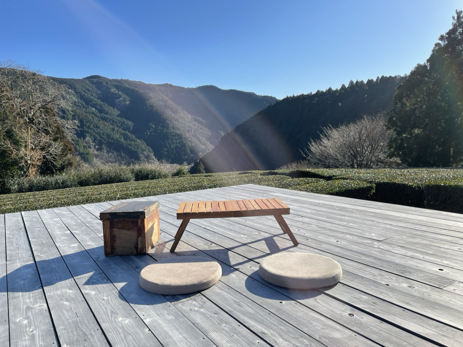 美しい里山の風景に癒される里山の茶の間。