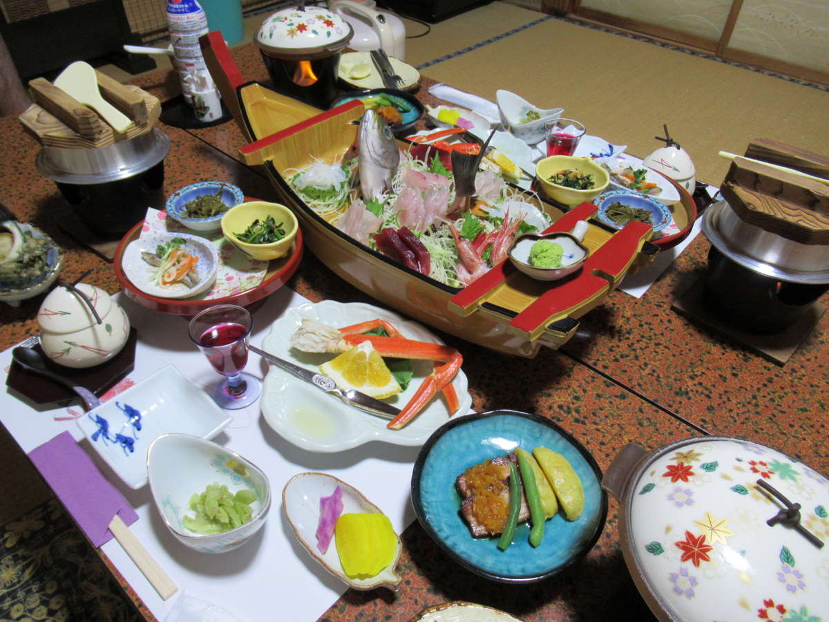 手の込んだ自慢の料理が並びます