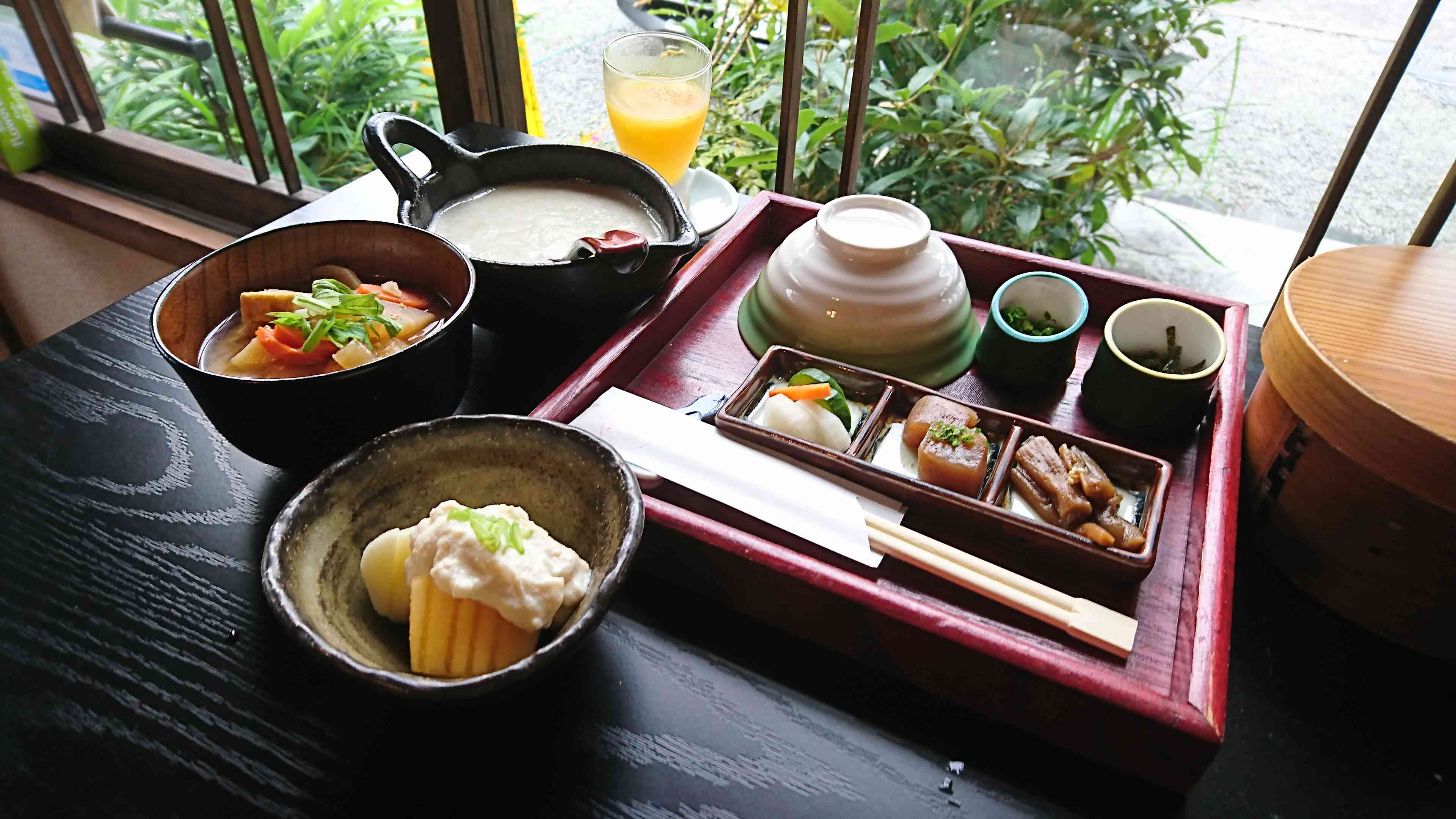 東海道丸子宿の名物、とろろ汁