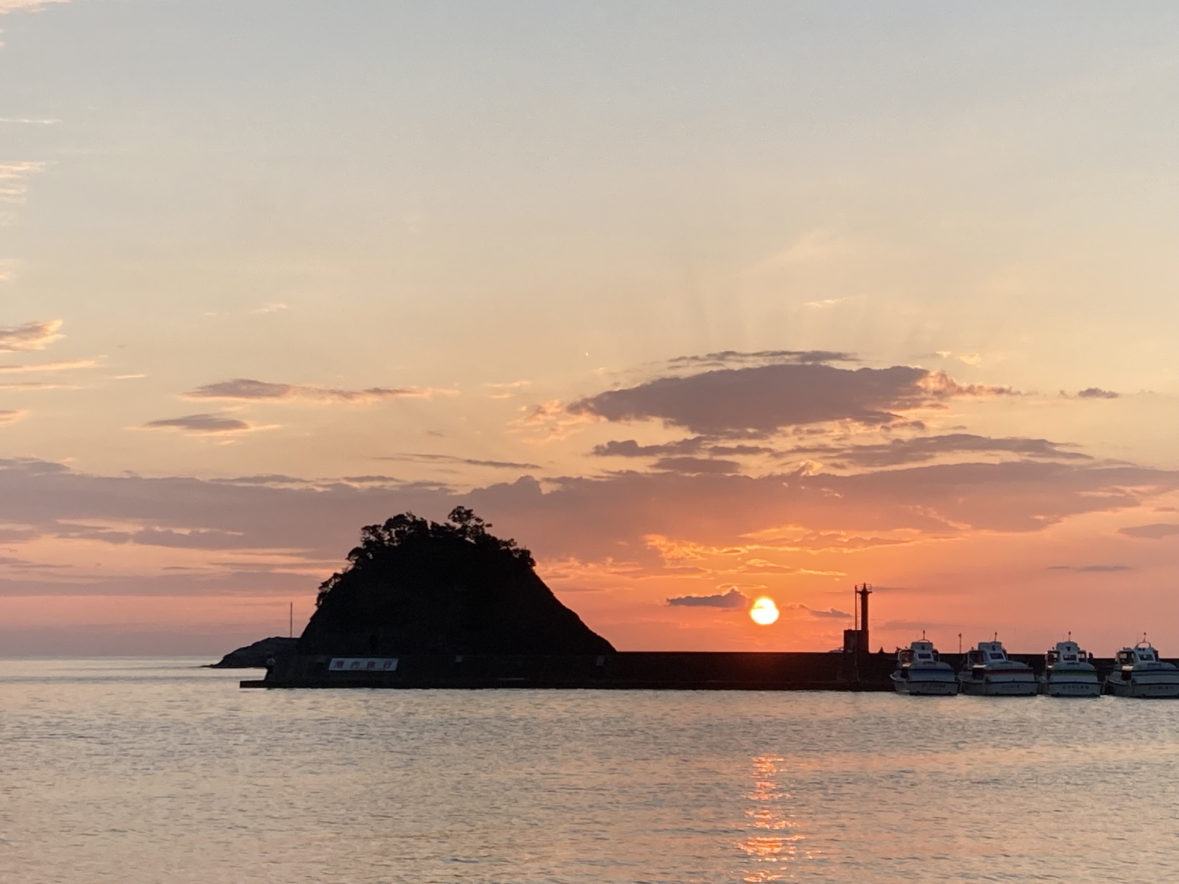 夕陽の街　西伊豆