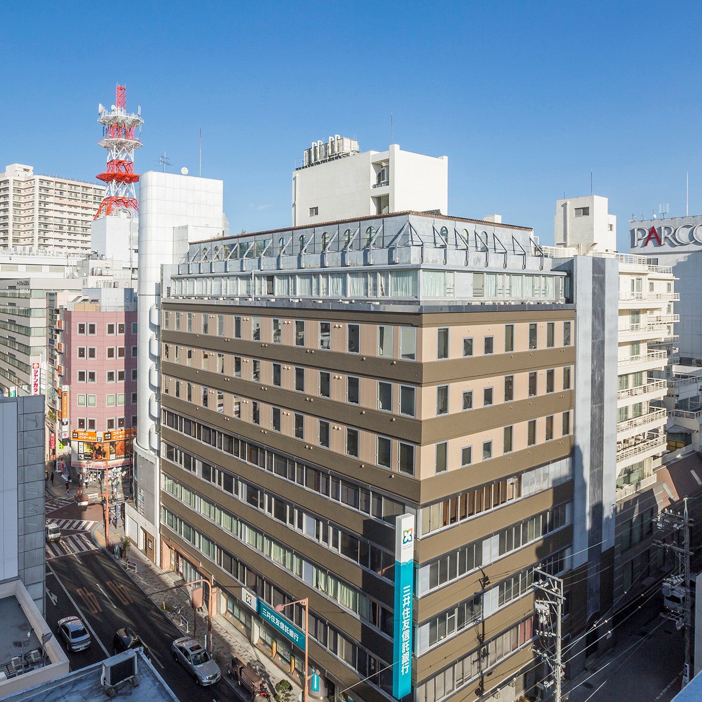 JR静岡駅より徒歩5分。静岡市街中の中心に位置し、官公庁のあるビジネス街にも繁華街にも近く大変便利です。