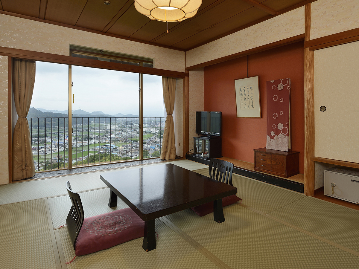富士山眺望の和室（客室一例）
