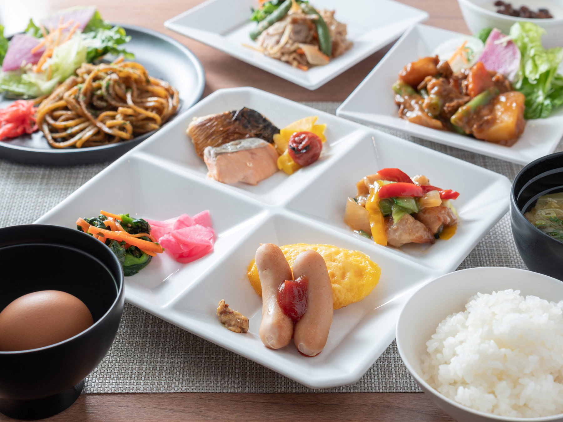 朝食は無料でご提供