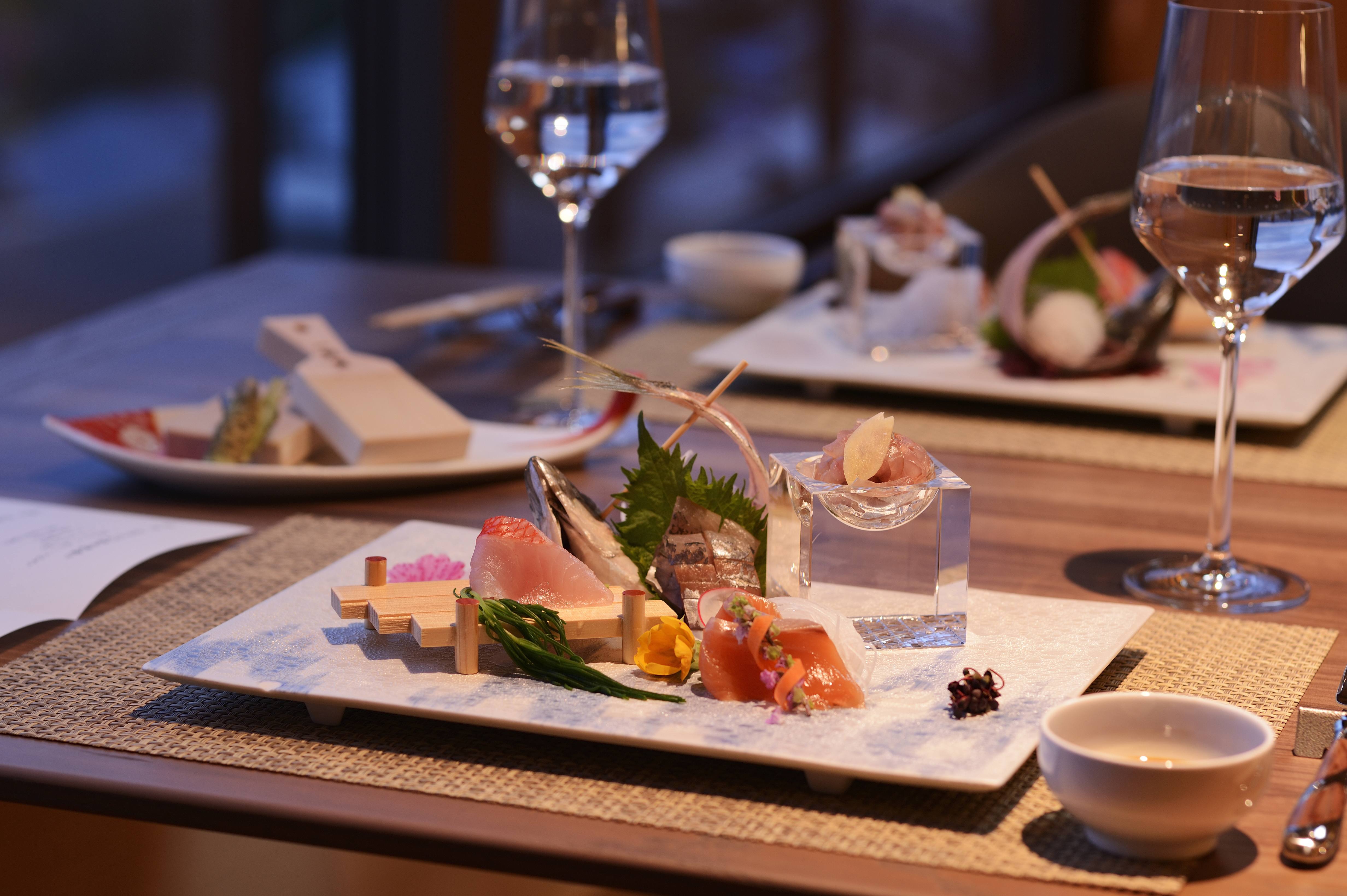 ご夕食は旬の食材をふんだんに手作りにこだわった創作和食会席をご堪能ください。