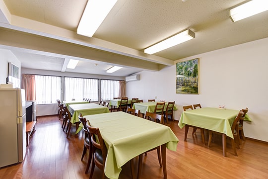 無料の軽食サービスをご用意しております。
お食事処にてセルフサービスとなっておりますので、ご自由にお召し上がりください。
【提供時間】7:00～9:00