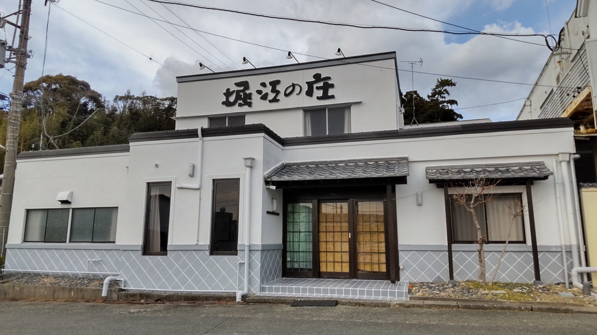 コンビニまで徒歩1分