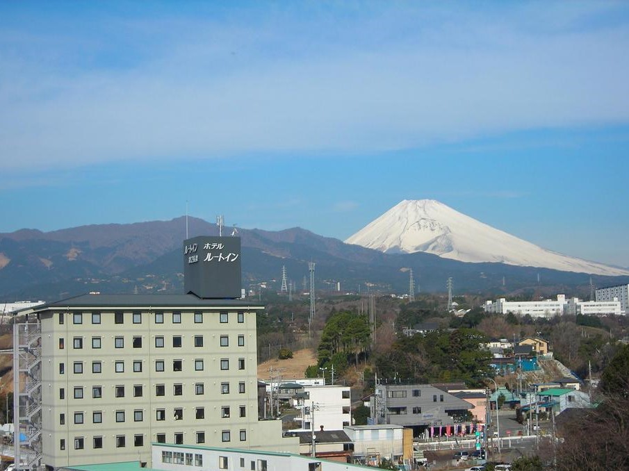 富士山とホテルルートイン長泉沼津インター第２