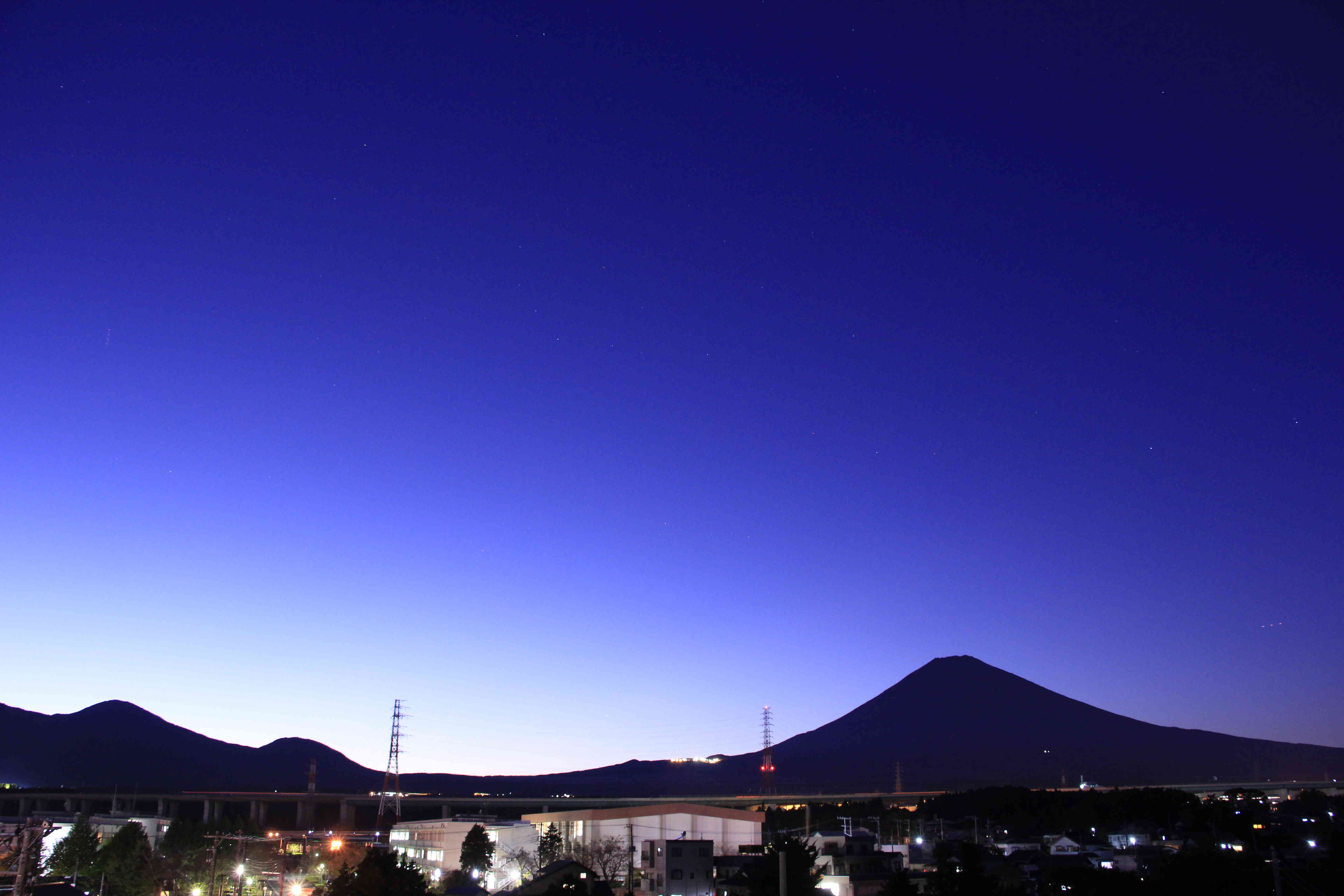 【富士山】晴の日は富士山がこんなにきれいに見えます