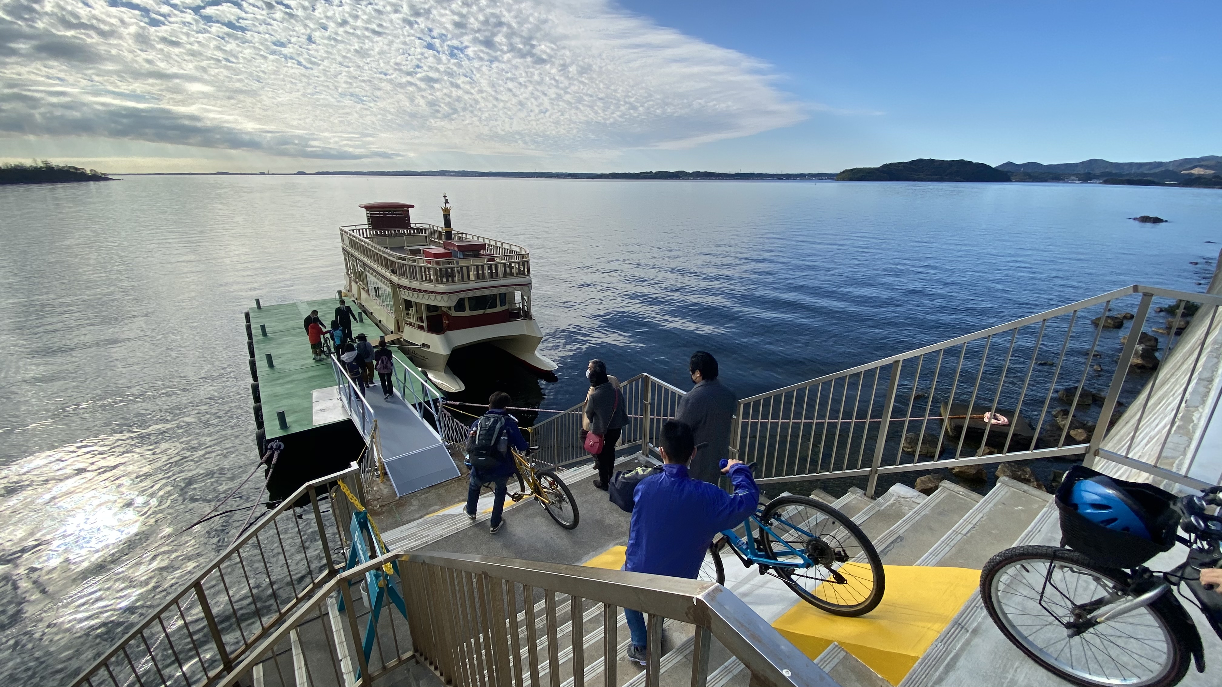 みっかび瀬戸港桟橋とサイクリングと双頭船ハイビスカス