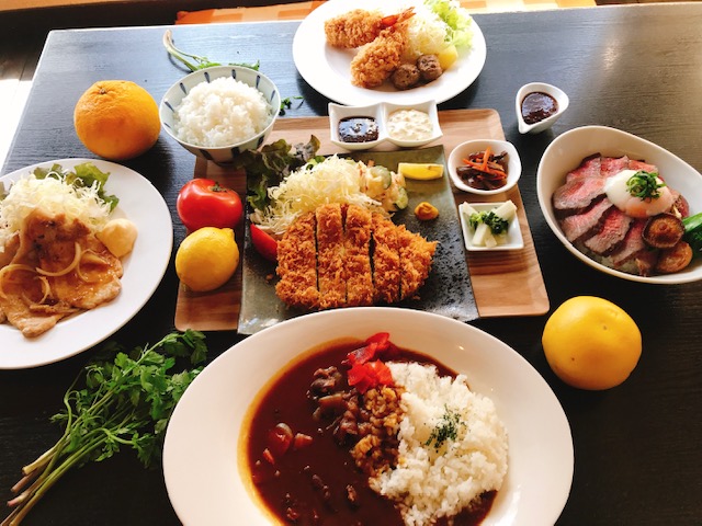 ランチのとんかつ、生姜焼き、カレーなど