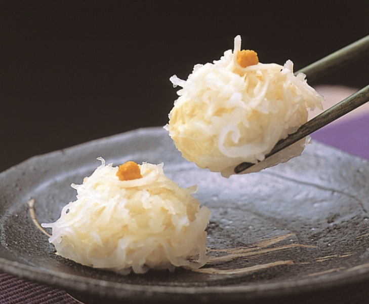 佐賀県呼子港から直送の「いかしゅうまい」。